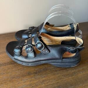 Clark’s Woman’s Unstructured Black Leather Triple Buckle Sandal- Size 8M